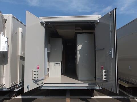 収納物である蓄電池を保護する性能をすべて保有