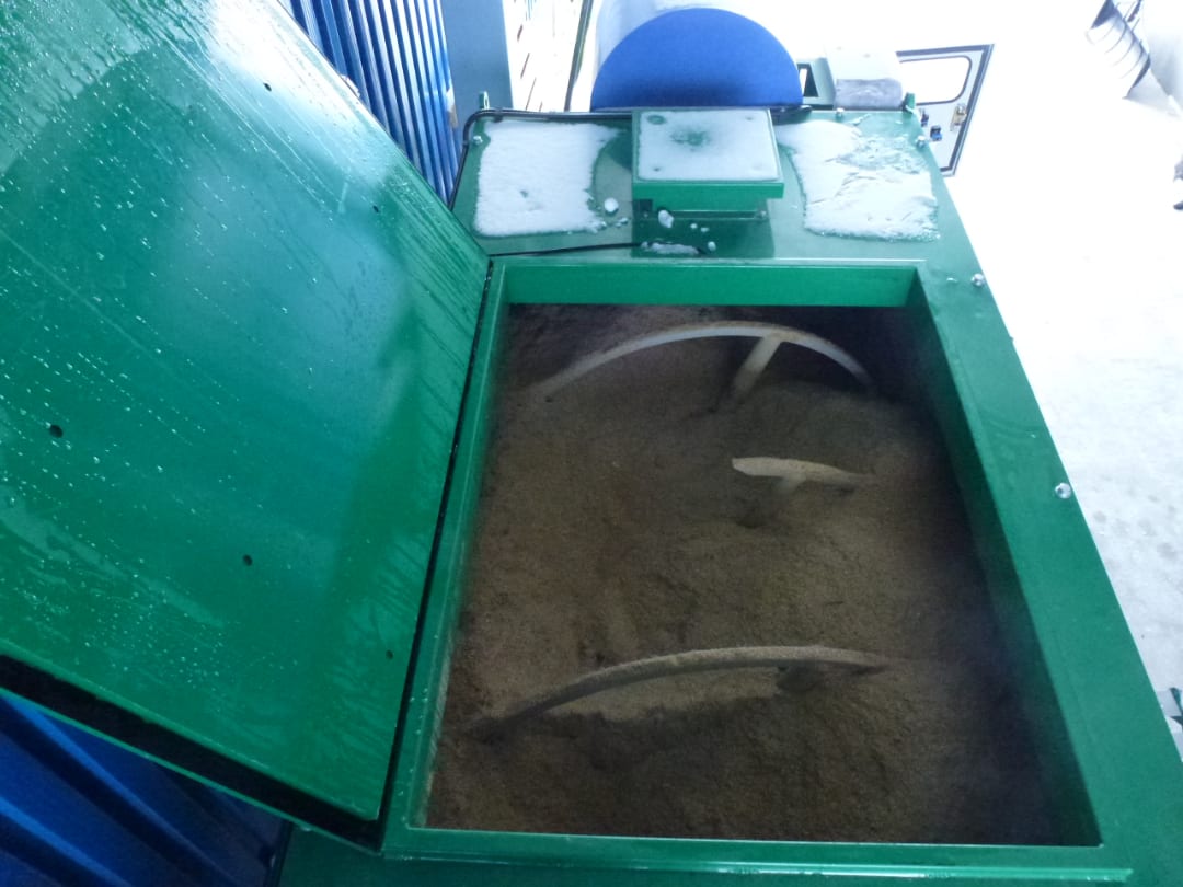 駆除シカの分解処理装置