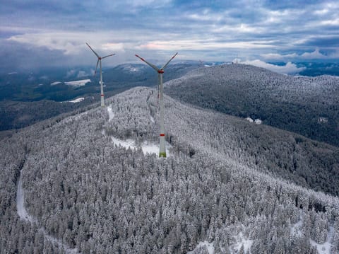 風力発電用機器収納箱（シェルター・局舎）カタログ